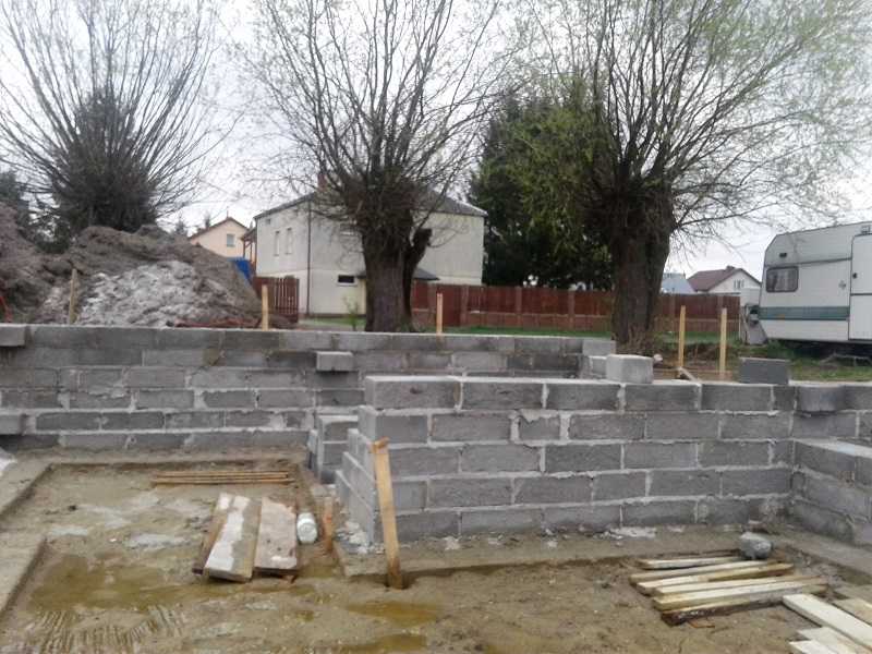 murowanie fundamentów z bloczków betonowych