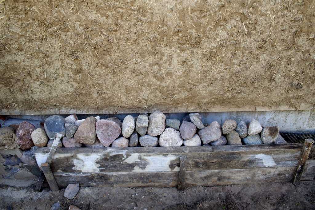 warstwa podmurówki z kamienia