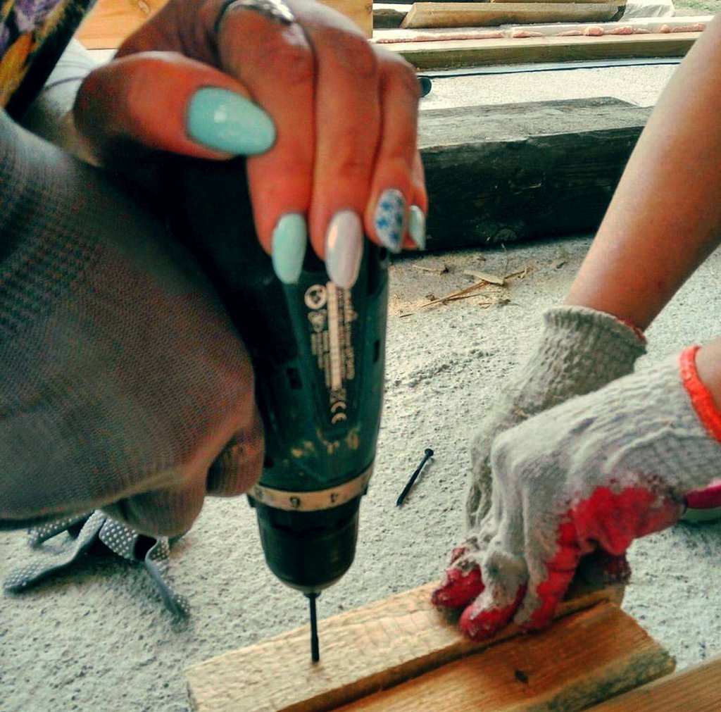 kobiety na budowie - narzędzia naprawdę im nie straszne